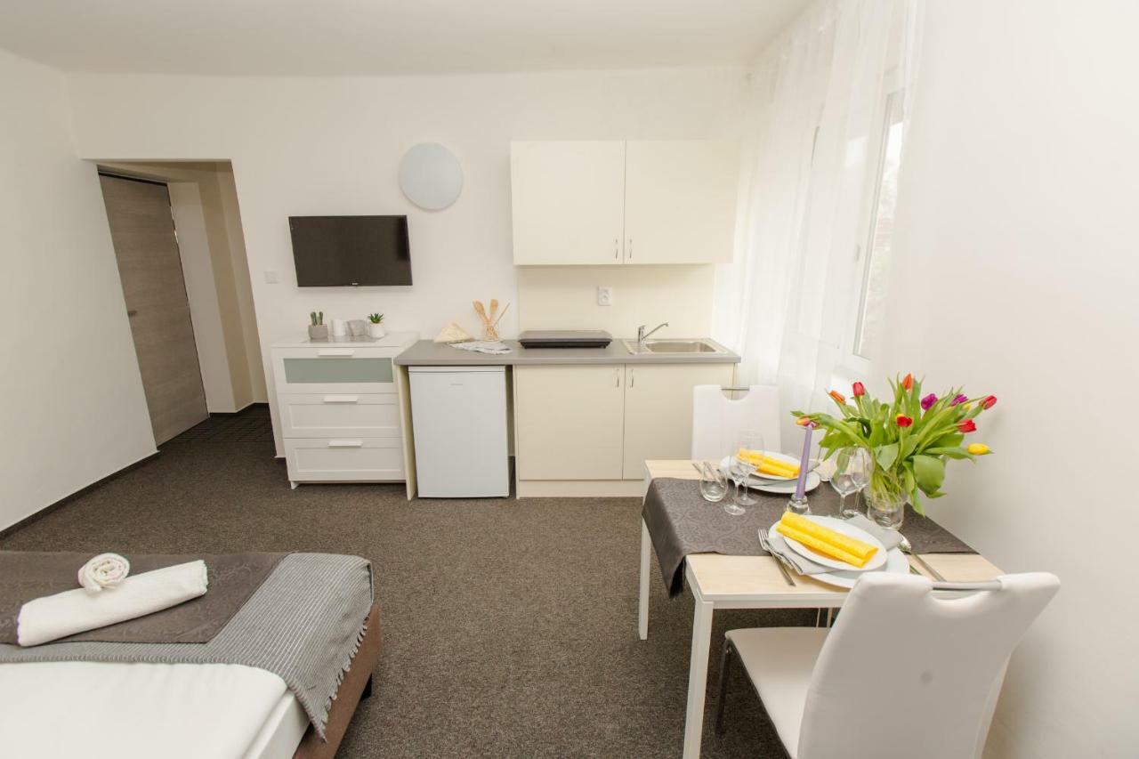 Hotel Blue Apartment ブラチスラヴァ エクステリア 写真